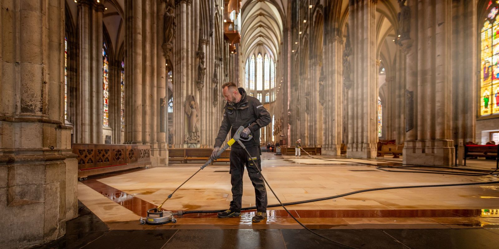 Kaercher_Reinigung Koelner Dom_1
