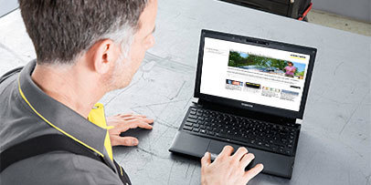 Home & Garden Online Tech Support A man visits Kärcher's Home & Garden tech support website on his laptop.