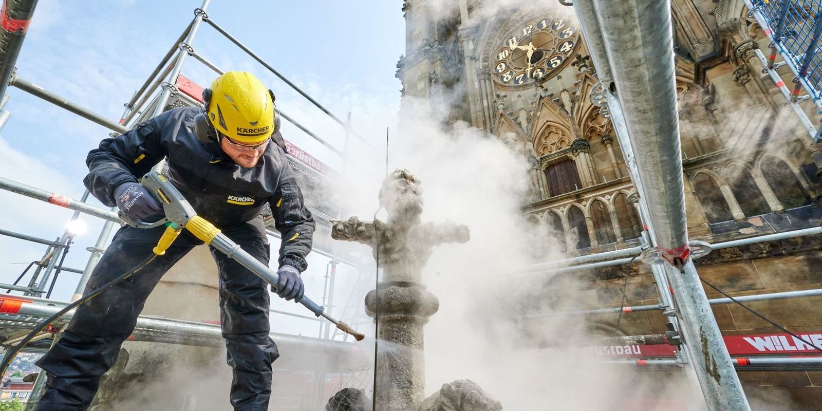 Die Dampfstufe im Einsatz an der Johanneskirche Die Dampfstufe im Einsatz an der Johanneskirche