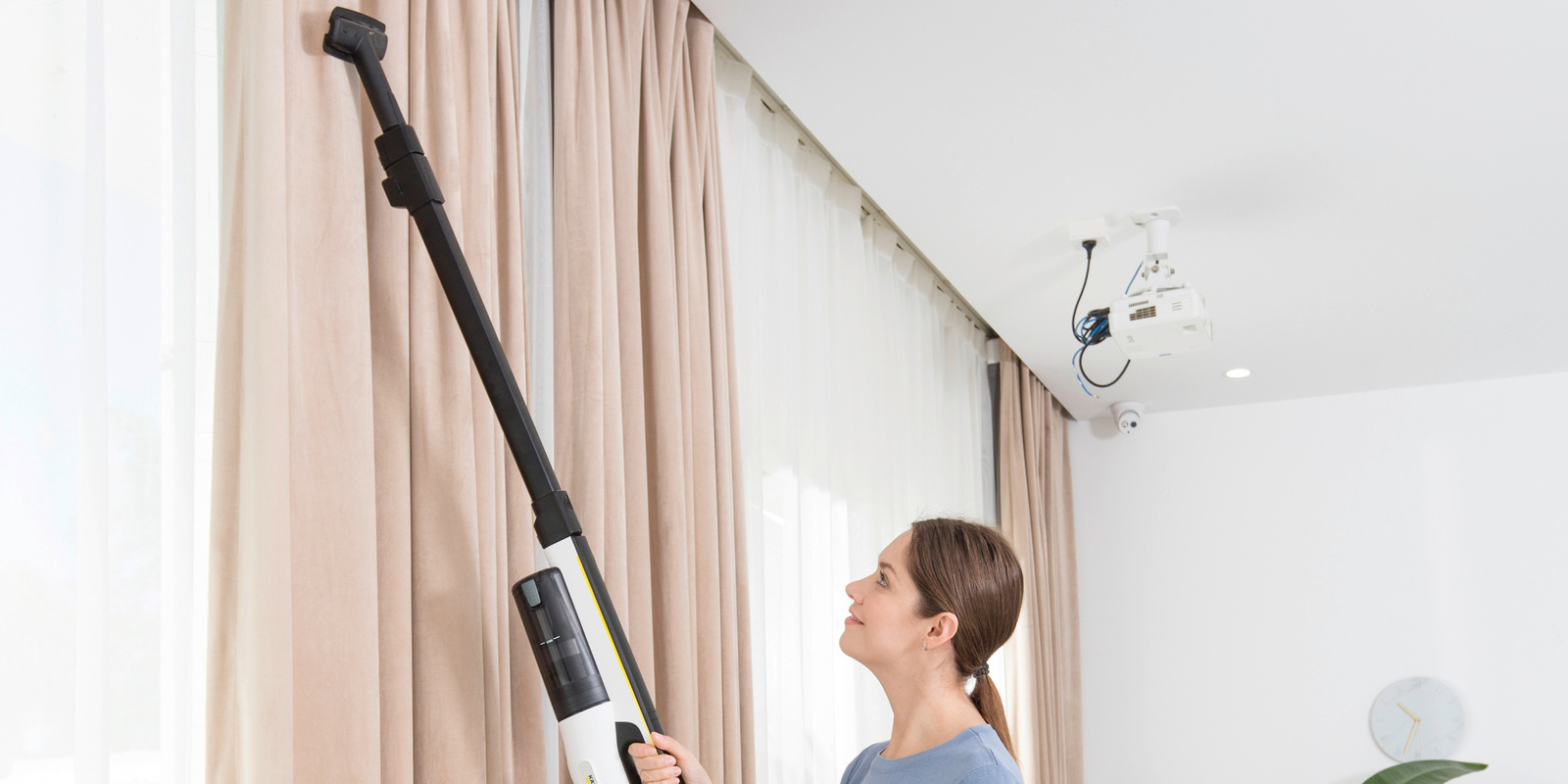 Karcher VC 4s Cordless Premium Cleans Overhead Areas Karcher VC 4s Cordless Premium Cleans Overhead Areas