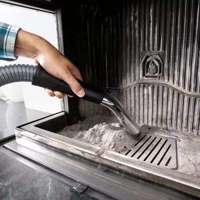 Comment nettoyer les cheminées et les poêles avec l'aspirateur à