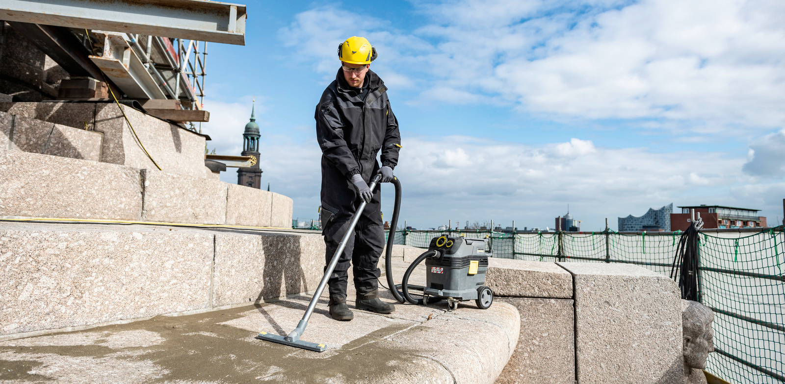 Person cleans monument using Kärcher wet and dry vacuum cleaner Person cleans monument using Kärcher wet and dry vacuum cleaner