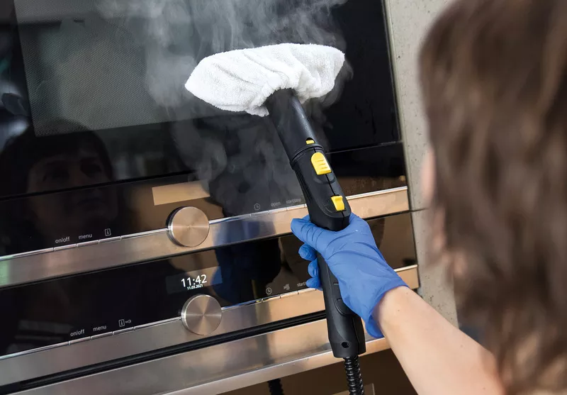 Steam cleaning the oven with the Kärcher steam cleaner