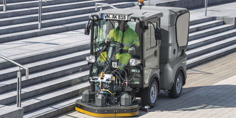 MC 130 removes heavy dirt in the outside area MC 130 removes heavy dirt in the outside area