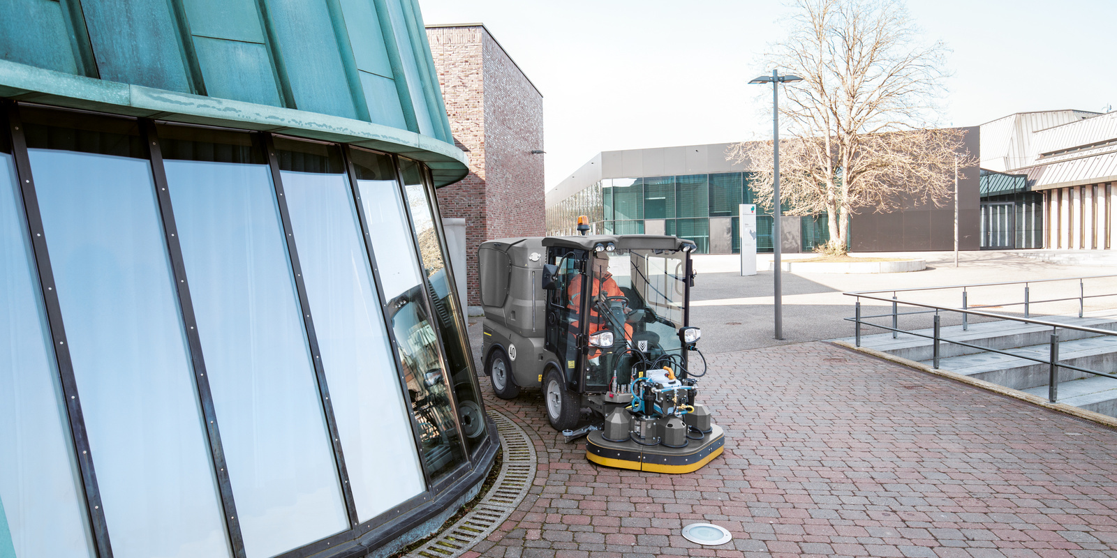 Fine-dust control in city centres using the efficient MC 130 sweeper Fine-dust control in city centres using the efficient MC 130 sweeper