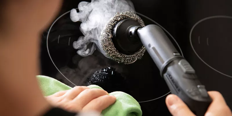 Cleaning the hob with a Kärcher steam cleaner