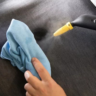 Comment nettoyer un canapé en tissu avec un nettoyeur vapeur ?