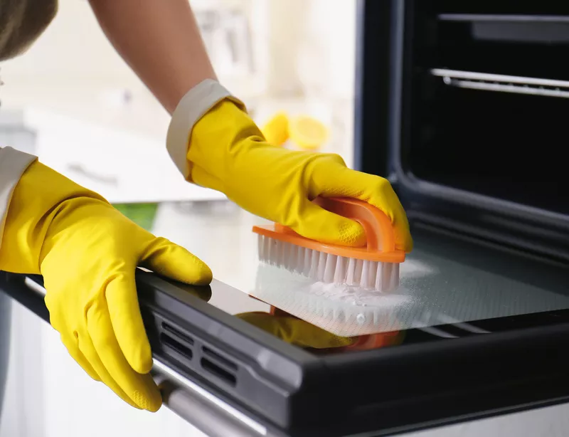 Kärcher tip: Cleaning the oven with household remedies