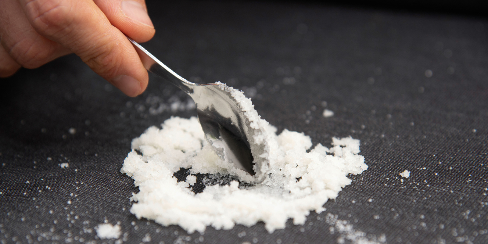 Removing stains with bicarbonate of soda Kärcher tip: Removing stains on upholstery with bicarbonate of soda