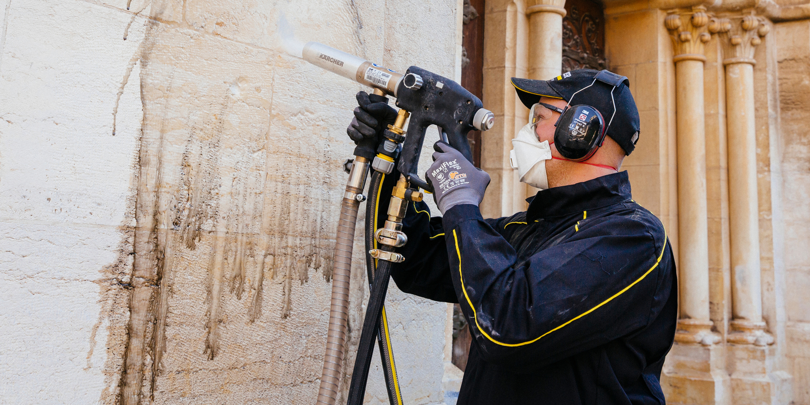 Kärcher entfernt Graffiti von Erlöserkirche in Jerusalem