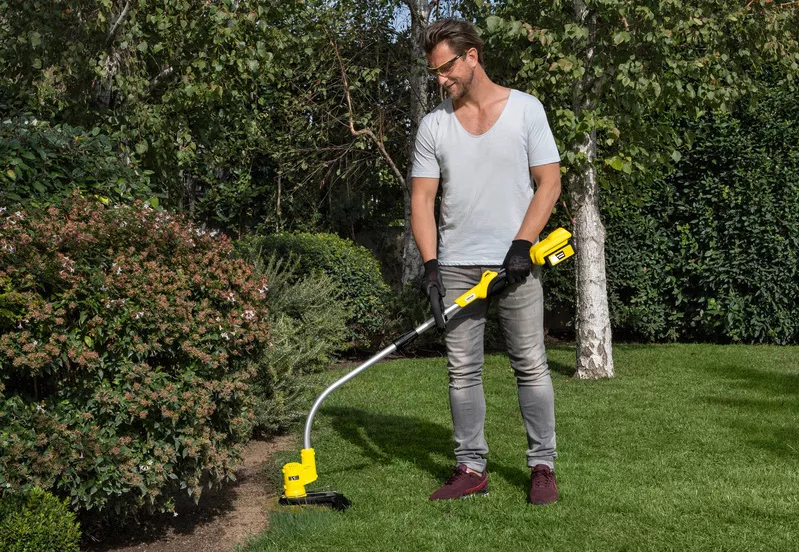 Kärcher battery lawn trimmer for isolated and uneven patches of lawn
