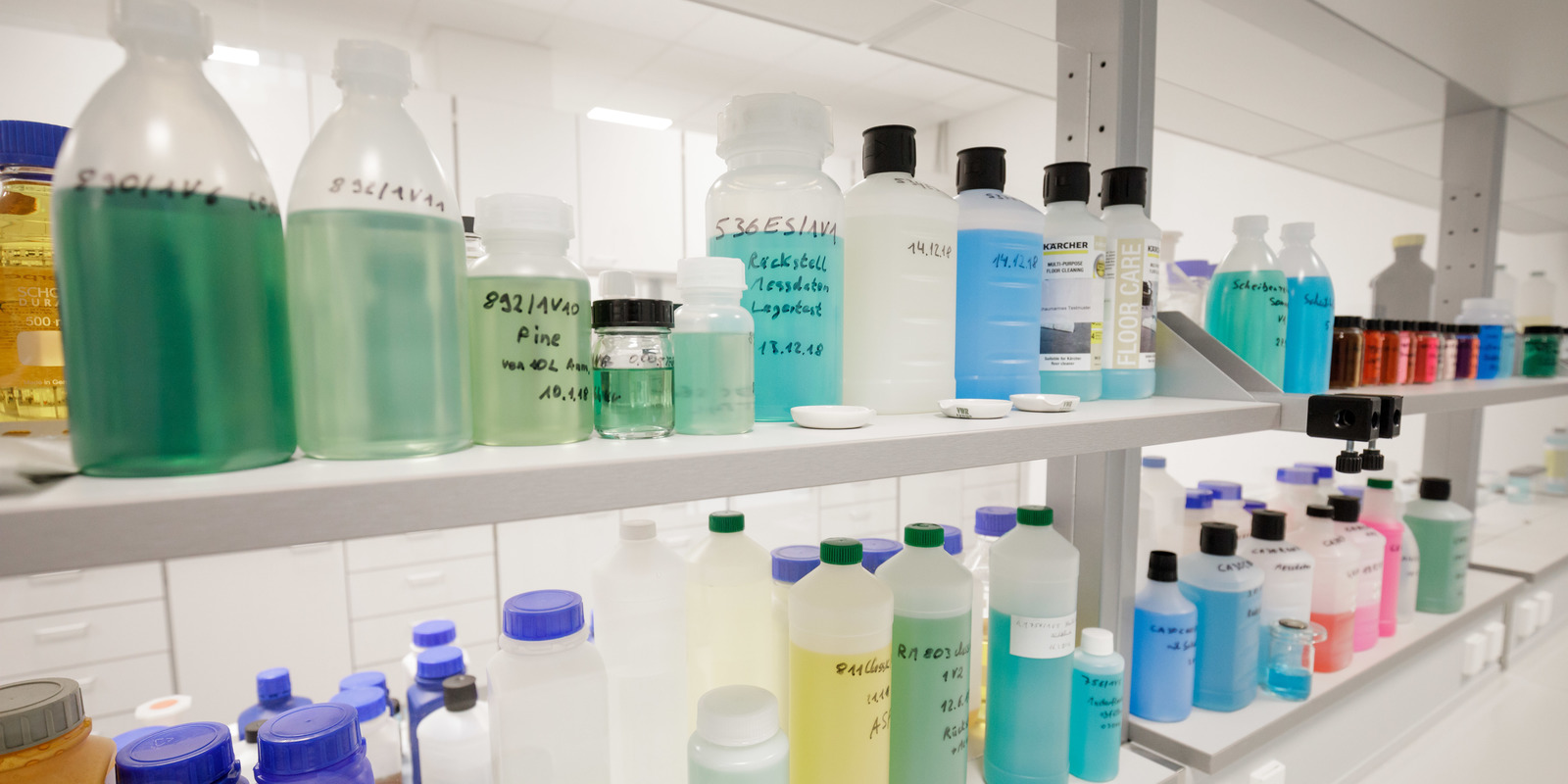 Reinigungsmittelproduktion bei Kärcher Reinigungsmittelproduktion bei Kärcher