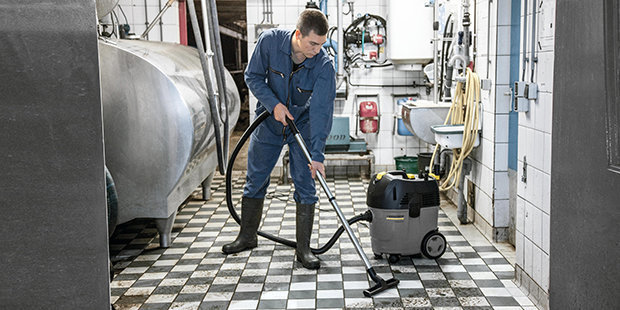 Kärcher Wet/Dry Commercial Vacuums A worker uses a Kärcher wet dry commercial vacuum in industrial plant.