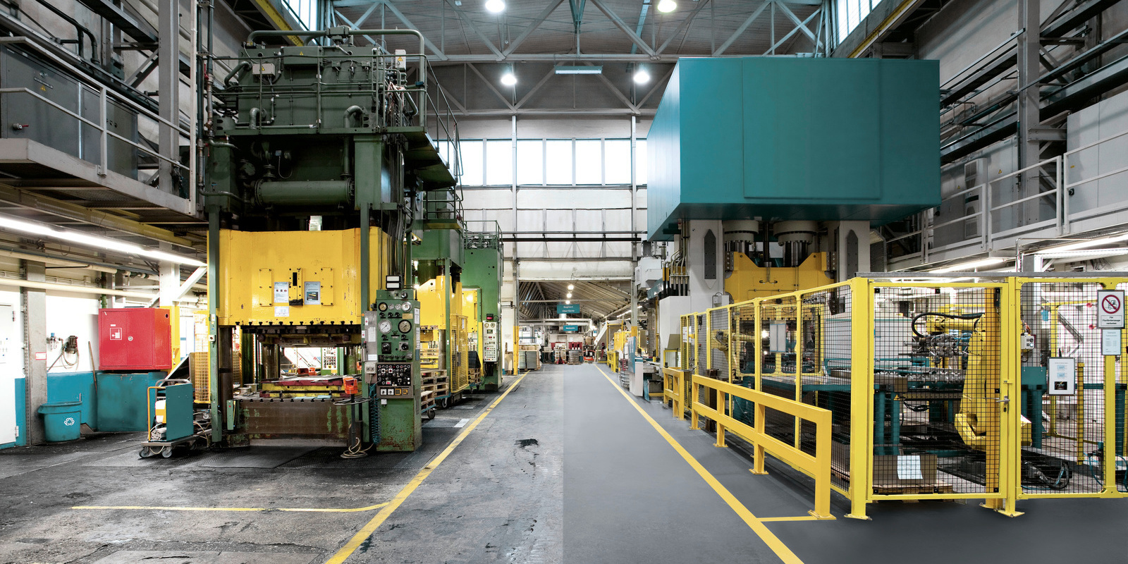 Almacén industrial Almacén industrial que se puede fregar con Kärcher