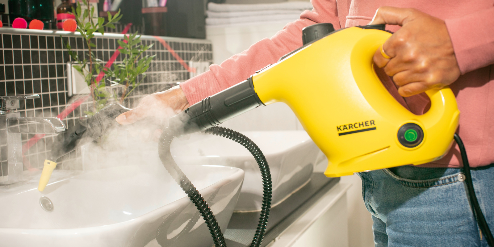 Nettoyage du lavabo avec un nettoyeur vapeur Nettoyage du lavabo avec le nettoyeur vapeur de Kärcher