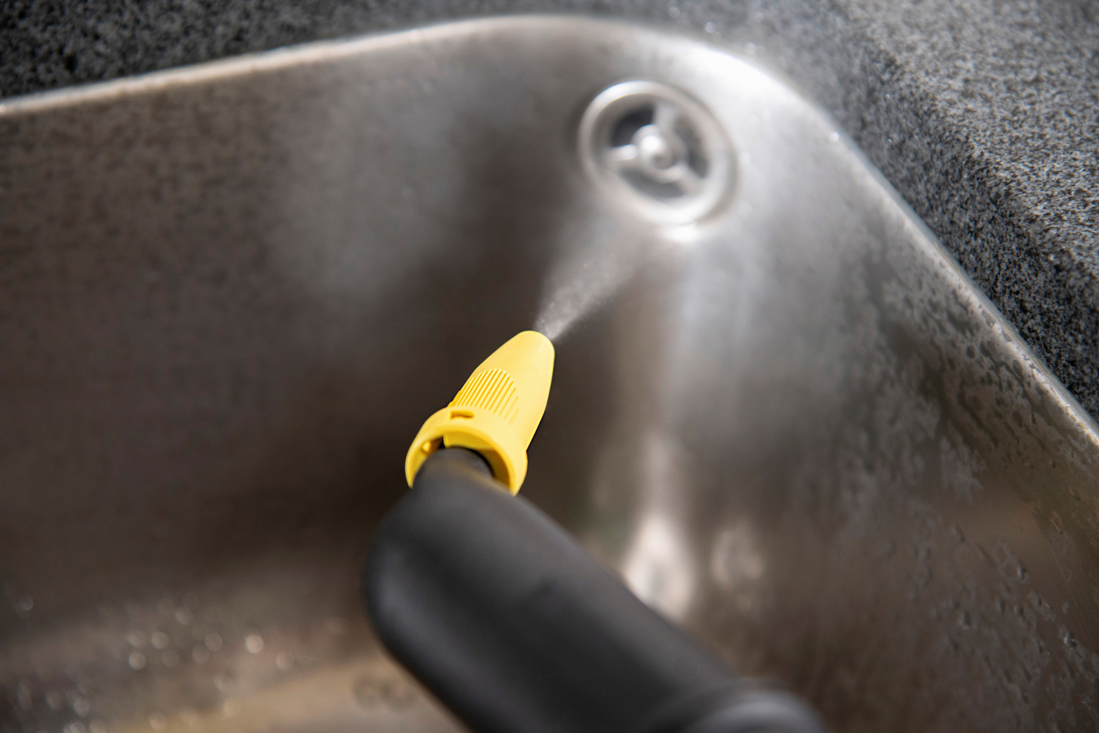 Prévenir les obstructions des canalisations Prévenir les obstructions des canalisations avec le nettoyeur vapeur de Kärcher