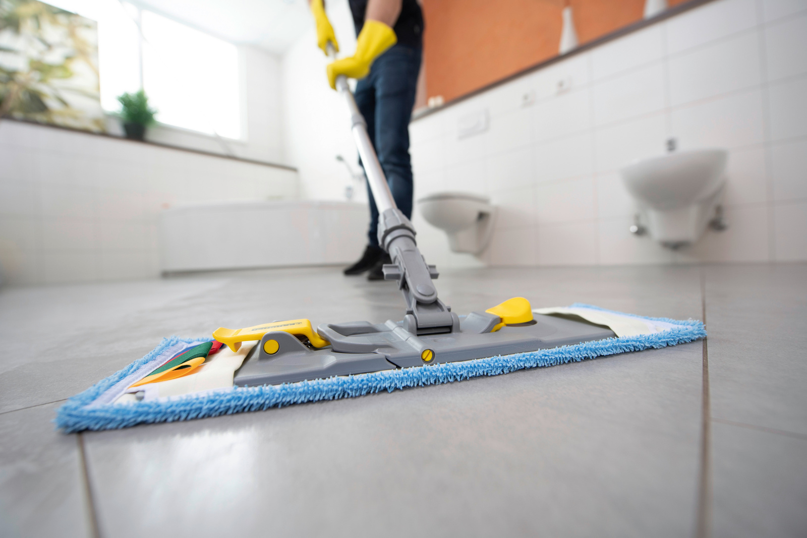 Passer la serpillère sur le carrelage Passer la serpillère sur le carrelage avec les conseils de Kärcher