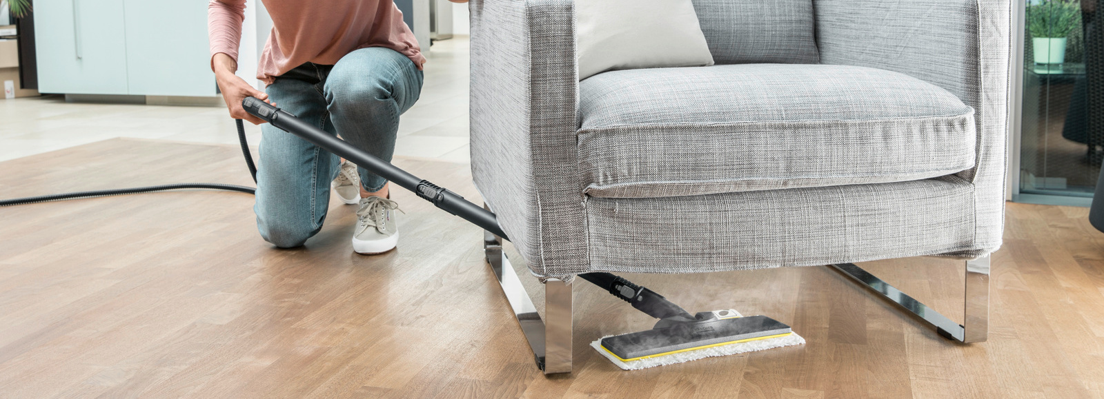 Nettoyage du parquet et du stratifié avec nettoyeur de sols Nettoyage du parquet et du stratifié avec nettoyeur de sols