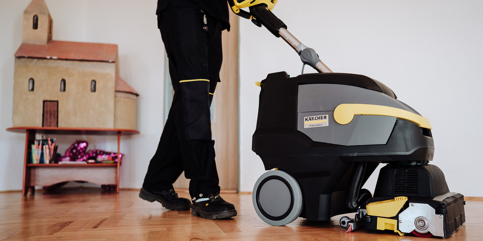 Čistenie podlahovým automatom