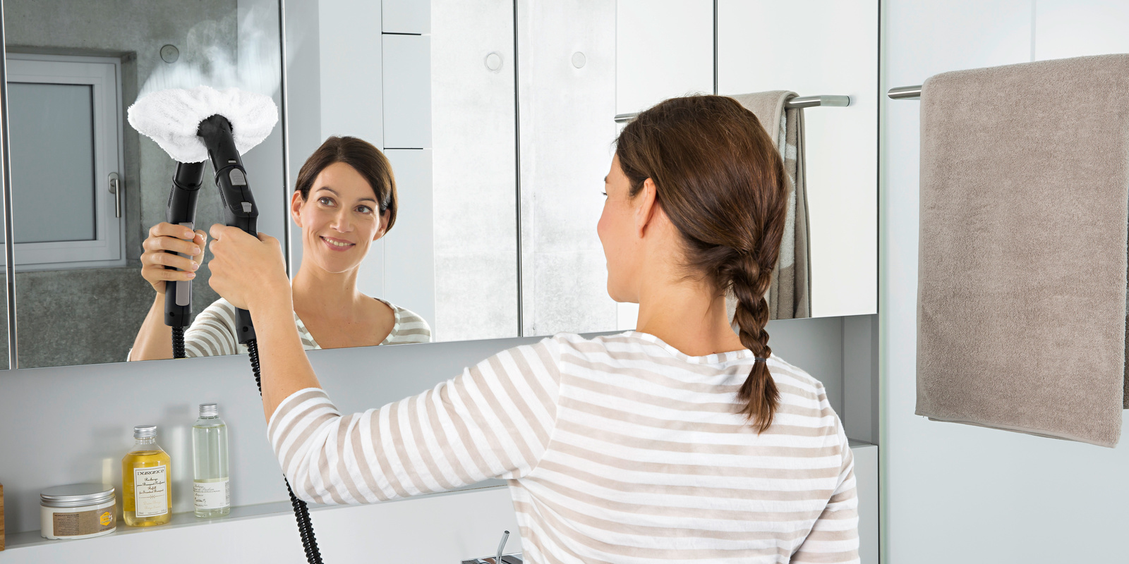 Mẹo làm sạch gương soi