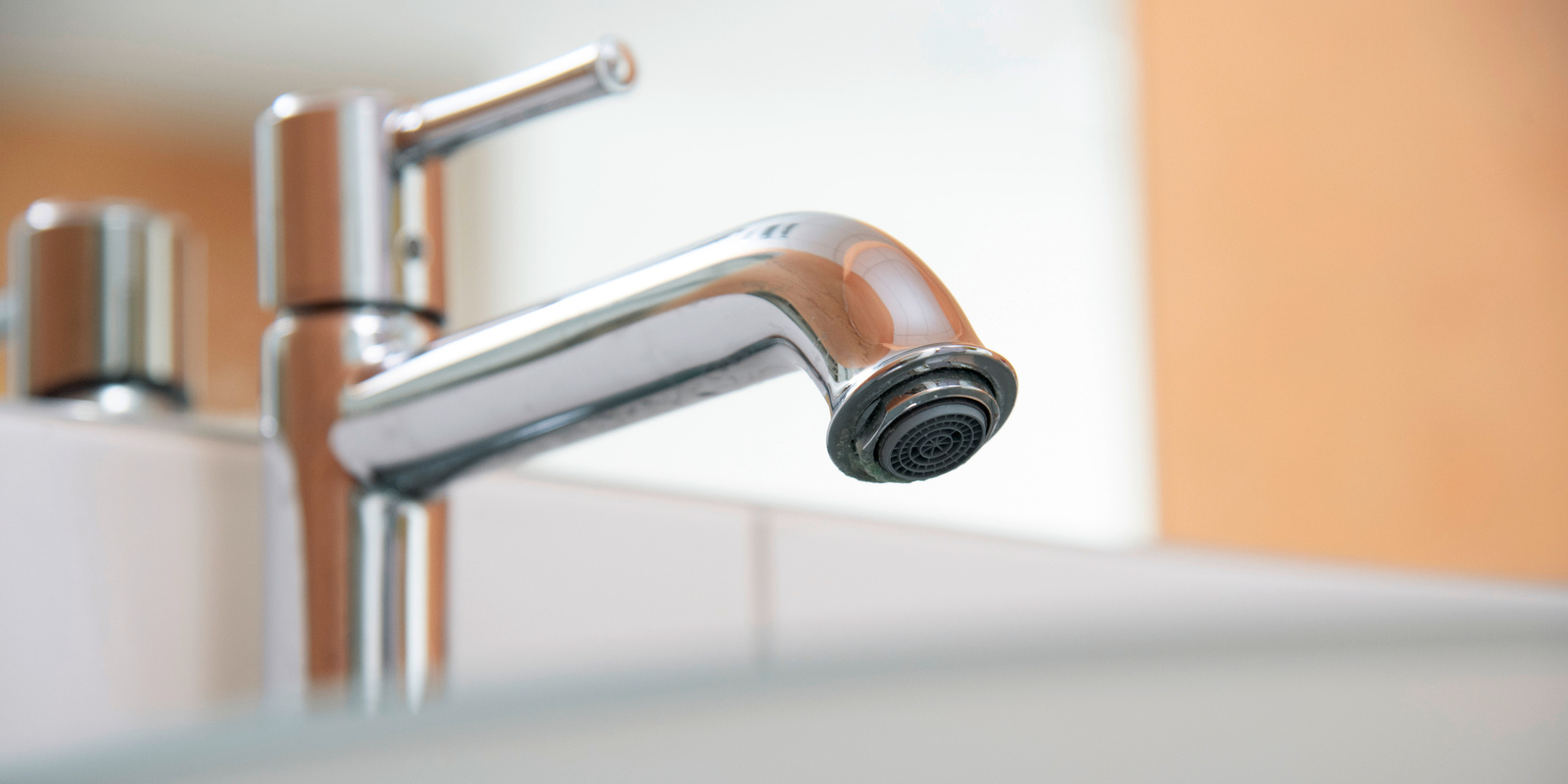 Tẩy cặn vòi nước