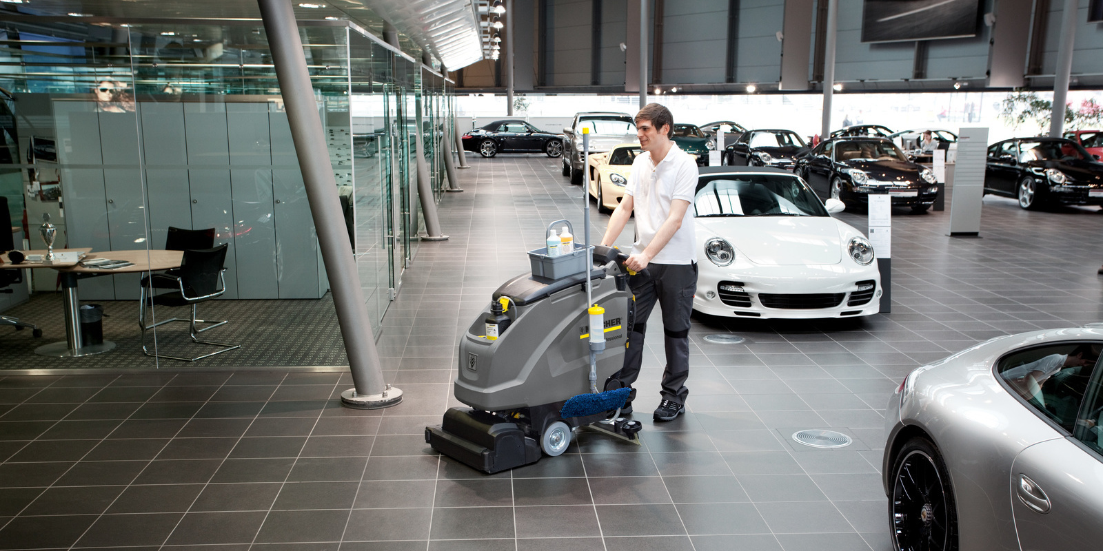 Nettoyage et entretien des concessions automobiles