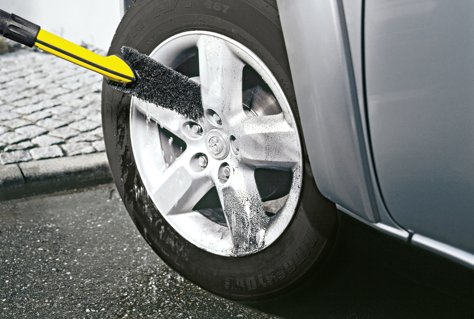 bàn chải karcher chà rửa bánh xe oto