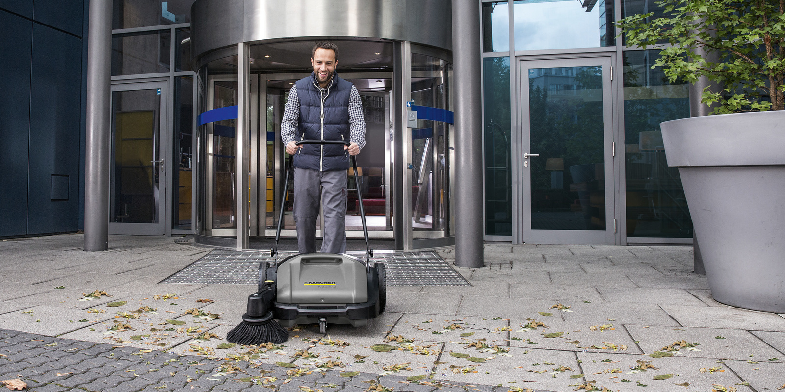 Kärcher KM 85 Hospitality parking area