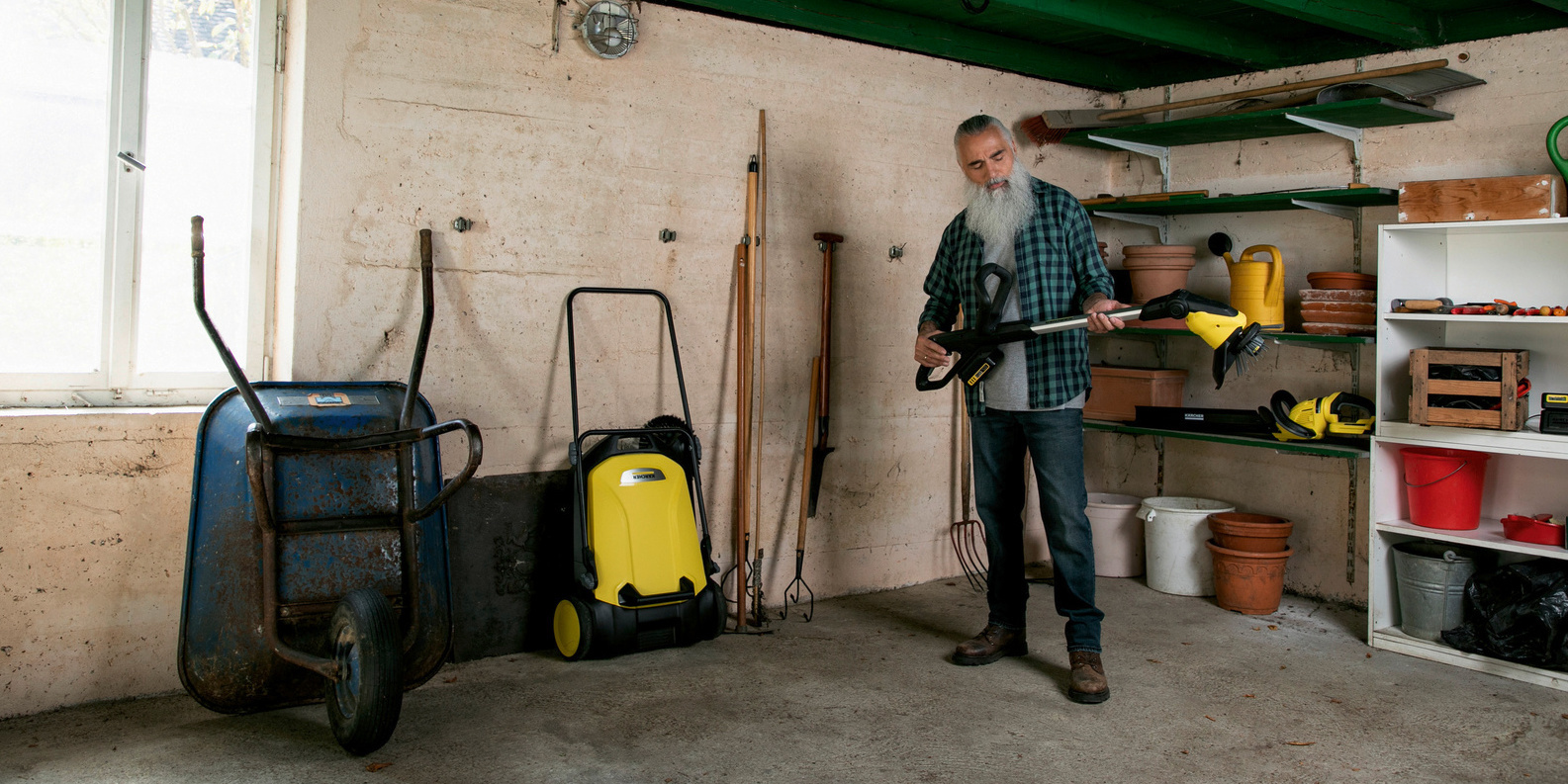 Entreposer les outils de jardinage Entreposer les outils de jardinage